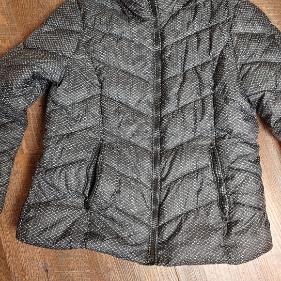 Guess Quilted Puffer Jacket full zip women's Size L Black with white pattern - Picture 3 of 16